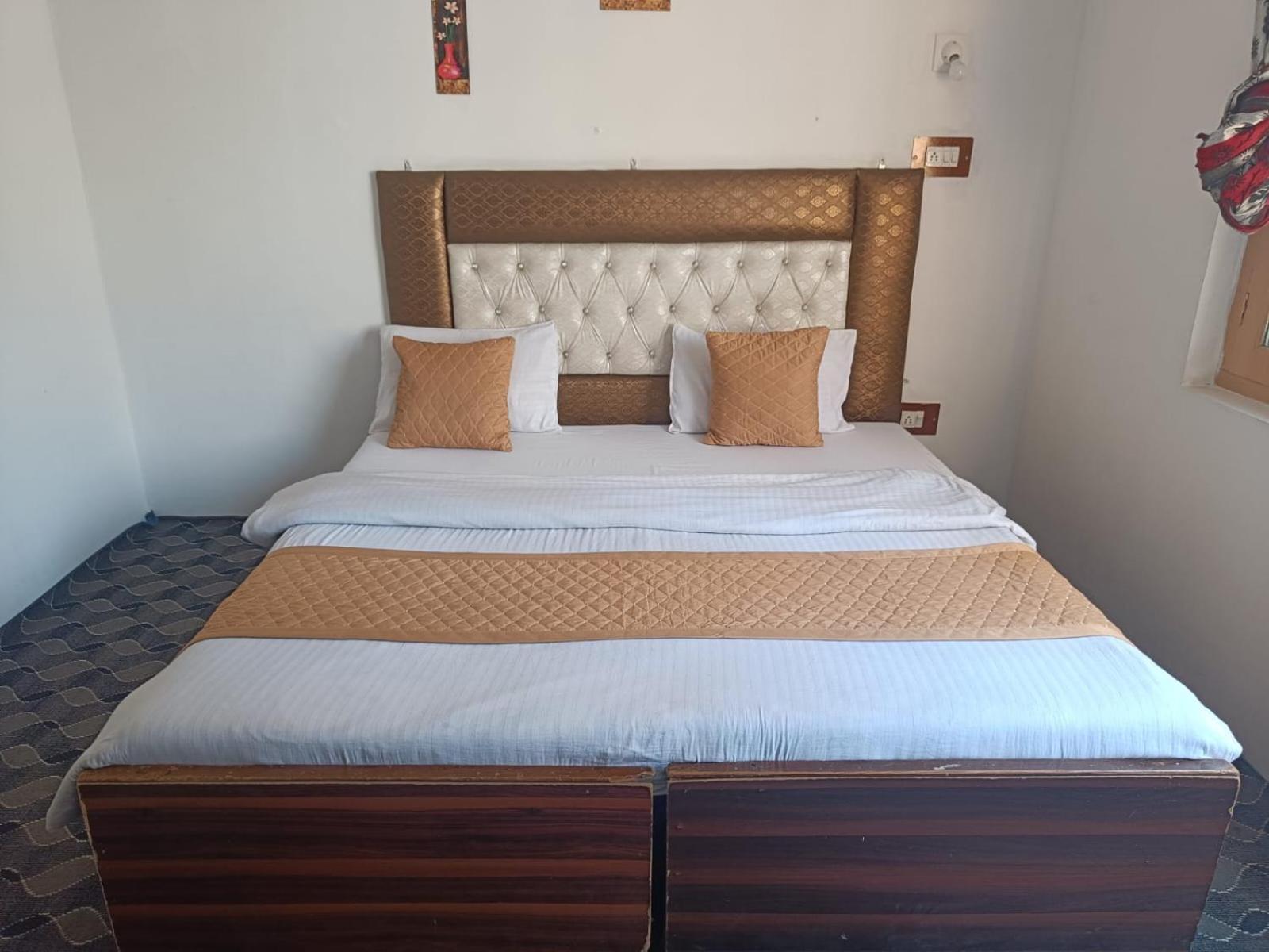 Hotel New Heaven Canal Srinagar  Ngoại thất bức ảnh