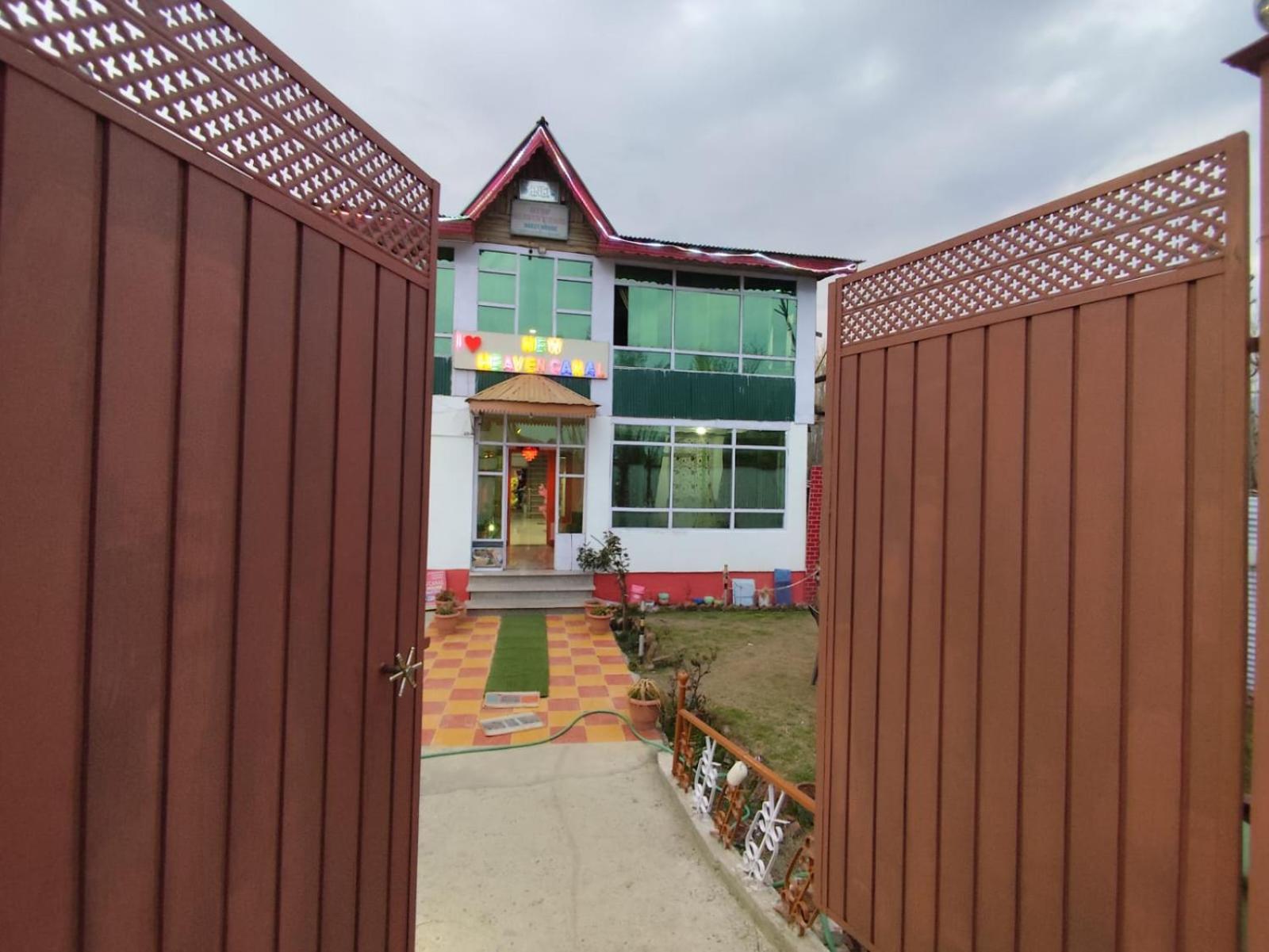 Hotel New Heaven Canal Srinagar  Ngoại thất bức ảnh